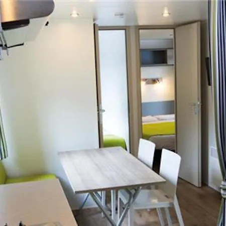 Relaxing Chateau Laval - Comfort Mobile - 3 - 4 Persons *