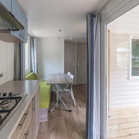 Relaxing Chateau Laval - Comfort Mobile - 3 - 4 Persons Apartment Greoux-les-Bains